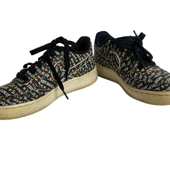 Nike Air Force 1 Low Top Shoes JUST DO IT Swoosh Black Size 5Y AO3977-001 - Picture 4 of 9